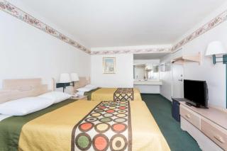 Super 8 by Wyndham Cottonwood - Cottonwood - 3