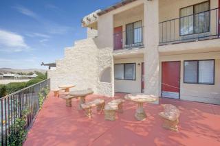 Super 8 by Wyndham Barstow - Barstow - 9