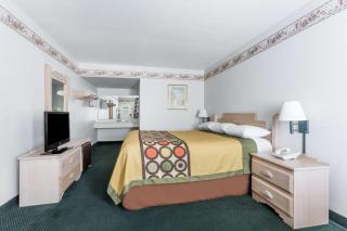 Super 8 by Wyndham Cottonwood - Cottonwood - 1
