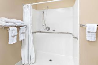 Super 8 by Wyndham St. Ignace - Saint Ignace - 4