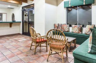Super 8 by Wyndham Cottonwood - Cottonwood - 9