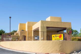 Super 8 by Wyndham Cottonwood - Cottonwood - 0