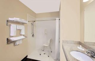 Super 8 by Wyndham Siloam Springs - Siloam Springs - 4