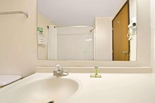 Super 8 by Wyndham Plano/Dallas Area - Plano - 7