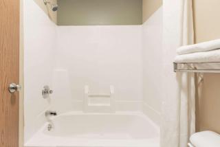 Super 8 by Wyndham Greenville - Greenville - 3