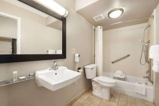 Super 8 by Wyndham Ormond Beach - Ormond Beach - 4