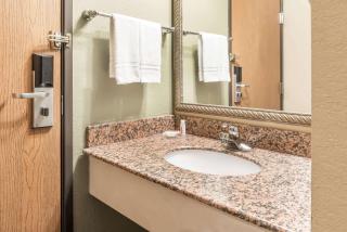 Super 8 by Wyndham Greenville - Greenville - 6