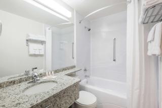 Super 8 by Wyndham Port Elgin - Port Elgin - 9