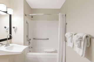 Super 8 by Wyndham Schenectady/Albany Area - Schenectady - 5