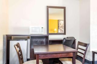 Super 8 by Wyndham Mesa Gilbert - Mesa - 3