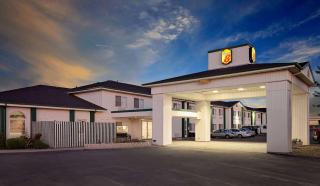 Super 8 by Wyndham Battle Mountain - Battle Mountain - 0