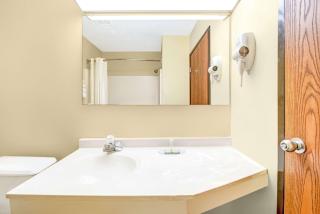Super 8 by Wyndham McKinney/Plano Area - McKinney - 4