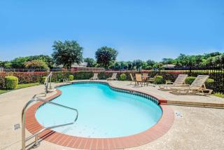 Super 8 by Wyndham McKinney/Plano Area - McKinney - 1