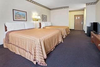 Travelodge by Wyndham St. Louis - Berkeley - 8