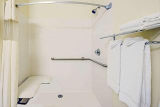 Travelodge by Wyndham St. Louis - Berkeley - 4