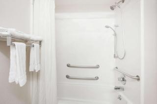 Super 8 by Wyndham Evansville North - 2