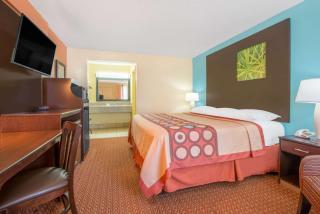 Super 8 by Wyndham Tulsa - Tulsa - 4