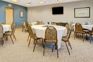 Wingate by Wyndham Fargo - 1