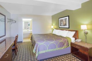 Super 8 by Wyndham Jasper - 4