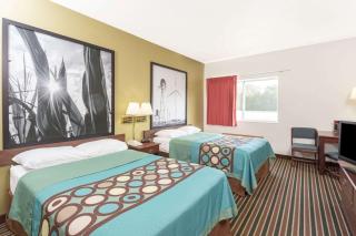 Super 8 by Wyndham Cresco IA - 4