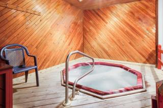 Super 8 Beachfront by Wyndham Mackinaw City, MI - 7