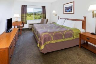 Super 8 by Wyndham Central Pt Medford - 5