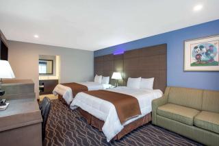 Travelodge Inn & Suites by Wyndham Anaheim on Disneyland Dr - Anaheim - 1