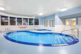 Super 8 by Wyndham Midland - Midland - 4