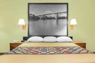 Super 8 by Wyndham Eufaula - 1