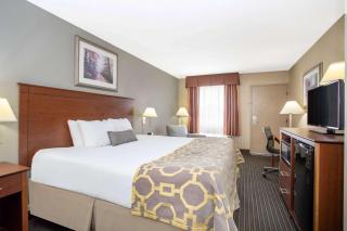 Baymont by Wyndham Hays - Hays - 4