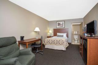Baymont by Wyndham Hays - Hays - 1
