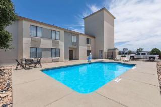 Super 8 by Wyndham Midland - Midland - 5