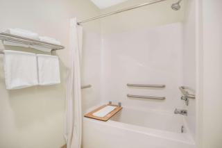 Super 8 by Wyndham Cedar Falls - Cedar Falls - 6
