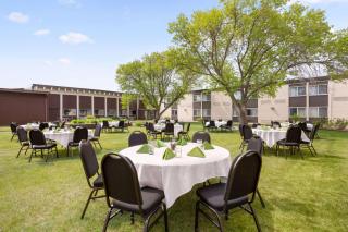 Ramada by Wyndham Bismarck - 8