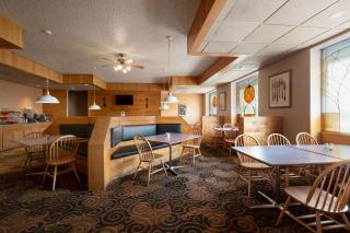 Ramada by Wyndham Bismarck - 4