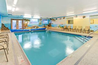 Super 8 by Wyndham Gurnee - 5