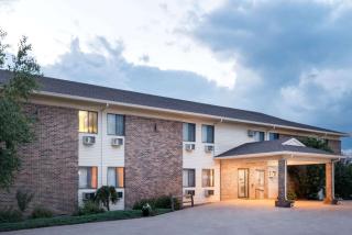 Super 8 by Wyndham Milbank SD - Milbank - 0