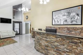 Super 8 by Wyndham Wichita Airport West Kellogg - Wichita - 4