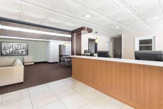 Super 8 by Wyndham Asheville Airport - Fletcher - 8