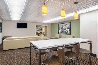 Super 8 by Wyndham Asheville Airport - Fletcher - 7