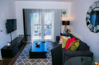 MODERN 2 BEDROOM APARTMENT - 4