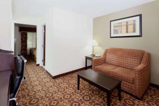 Super 8 by Wyndham Decatur/Dntn/Atlanta Area - Decatur - 1