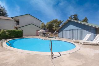 Creekside Inn & Suites - Willits - 7
