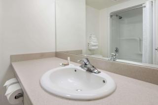 Super 8 by Wyndham Mississauga - Mississauga - 5