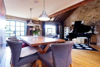 Veeve - Luxurious Leather Warehouse - 8