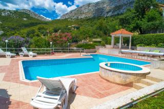 Villa Klara with 72 sqm pool and view on Split and islands - Solin (Salona) - 8