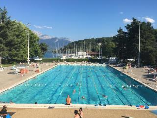 The Boat - Annecy - 1