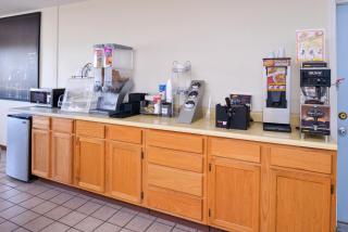 Americas Best Value Inn Sullivan - Sullivan - 3