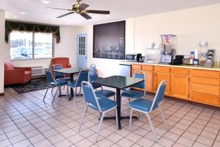 Americas Best Value Inn Sullivan - Sullivan - 4