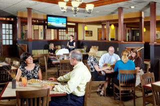 Best Western Plus Steeplegate Inn - Davenport - 8